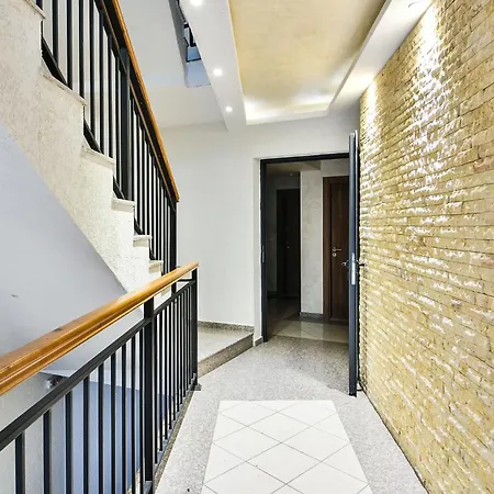 Urban Retreat In The Heart Of Апартамент